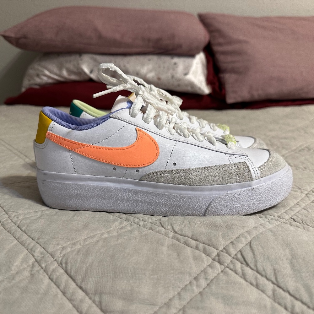 NIKE Women’s Multicolor pastel low blazer platform sneaker